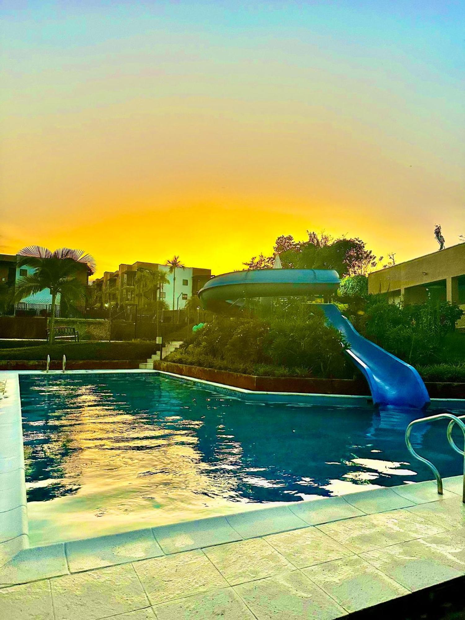 Apartamento Privado Vacacional A 5M Del Aeropuerto, 20 Minutos Del Parque Del Cafe Y Centro De Armenia Con 4 Piscinas, 3 Jacuzzi, Sauna By Molca Xperiences 2H Eksteriør bilde